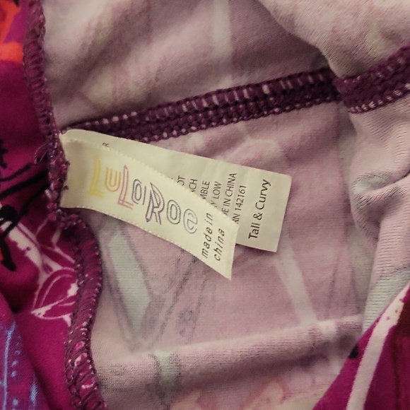 Lularoe tall abd curvy airplane legging - Picture 3 of 6